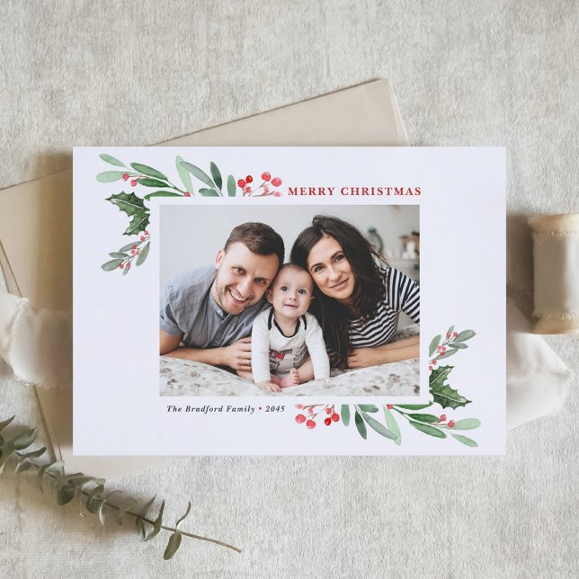 Cartes Pour Fêtes Annuelles Saison Aquarelle Holly et Greenery II (Customizable photo Christmas card featuring watercolor red winterberry and greenery)