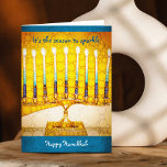 Cartes Pour Fêtes Annuelles Saison Hanoukka Yellow Gold Menorah à étincelles<br><div class="desc">"C’est la saison qui scintille. Bonne Hanoukka." Une photo de fond d'une menorah d'or jaune, colorée et brillante vous aide à inaugurer les vacances d'Hanoukka. Sentez la chaleur et la joie de la saison des Fêtes chaque fois que vous envoyez cette carte de voeux Hanoukka étonnante et colorée. Des enveloppes,...</div>