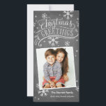 Cartes Pour Fêtes Annuelles Salutations de Chalkboard 1 photo Fête de Snowflak<br><div class="desc">Ce carte photo de vacances moderne et élégant présente des oeuvres d'art en lettres et calligraphie à la main sur un arrière - plan de tableau noir branché avec des flocons de neige éparpillés. Disponible en couleurs et formats supplémentaires. Achetez notre boutique en ligne pour plus de pièces dans ce...</div>