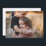 Cartes Pour Fêtes Annuelles Script de manipulation Joyeux Noël photo moderne<br><div class="desc">Célébrez la joie de la saison des Fêtes avec notre Handlettering Script Joyeux Noël Photo Modern Holiday Card. Cette carte personnalisable vous permet de créer un accueil personnalisé qui réchauffera le coeur de vos proches. Avec notre design de collage moderne, vous pouvez présenter votre photo préférée, capturant une mémoire précieuse...</div>