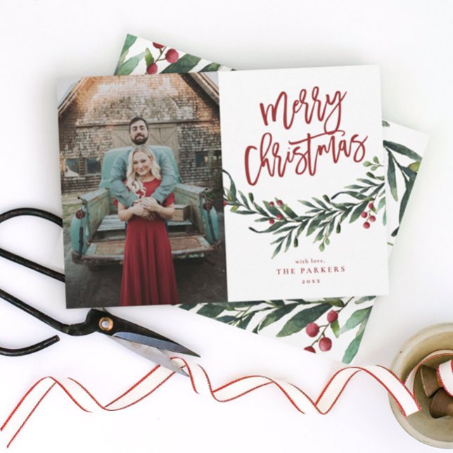 Cartes Pour Fêtes Annuelles Script moderne Joyeux Noël vert Photo (Modern Script Merry Christmas Greenery Leaves Photo Holiday Card.)