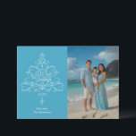 Cartes Pour Fêtes Annuelles Seas & Salutations Beach Photo Noël<br><div class="desc">Carte de Noël Seas & Greeting Beach Photo. Une décoration arborée avec des fleurs et des vagues avec le texte "Mer & Salutations". Vous pouvez choisir votre propre couleur arrière - plan pour compléter votre photo. Personnalisez le modèle avec l'année et votre signature.</div>