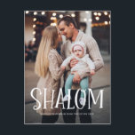 Cartes Pour Fêtes Annuelles Shalom White Lettering Overlay Photo Hanoukka<br><div class="desc">Heureux Hanoukka ! Envoyez des voeux et des salutations de vacances à votre famille et à vos amis avec cette carte postale de vacances photo avec superposition "Shalom". Personnalisez en ajoutant des noms, des messages et des photos. Ce design est disponible sous forme de carte à plat, carte pliée et...</div>