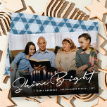 Cartes Pour Fêtes Annuelles Shine Bright manuscrit Script Hanoukka Photo<br><div class="desc">Une carte de vacances simple et moderne avec une photo de fond et un accueil 'Shine Bright' dans un script d'écriture manuscrite de calligraphie blanche à la mode en bas sur une couverture photo en dégradé noir. Une étoile géométrique de David motif blanc sur un arrière - plan bleu remplit...</div>