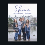 Cartes Pour Fêtes Annuelles Shine Happy Hanoukka Blue Photo<br><div class="desc">Cette carte postale photo avec votre photo, "Shine", "Happy Hanoukka !" et votre nom de famille sur le devant et les mots, "Que la lumière de Hanoukka remplisse vos coeurs de paix et d'amour." en bleu assorti sur le dos est parfait pour envoyer à tous vos amis et votre famille....</div>
