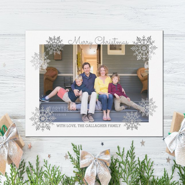 Cartes Pour Fêtes Annuelles Silver Shimmerger Chic Snowflake photo de vacances (Silver Shimmering Chic Snowflake Holiday Photo Card)