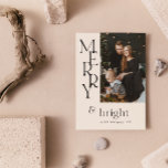 Cartes Pour Fêtes Annuelles Simple Beige Merry Typographie Fleur sauvage Noël<br><div class="desc">Diffusez un peu de gaieté de vacances avec notre Simple Beige Merry Typography Fleur sauvage Photo Christmas Card! Parfait pour les jeunes familles qui aiment la nature, cette carte de vacances moderne et minimale est pleine de vibrations festives. Capturez votre belle photo de Noël dans une combinaison d'inspiration rétro de...</div>