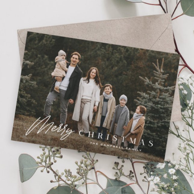 Cartes Pour Fêtes Annuelles Simple Joyeux Script 3 Photo Noël (Simple Merry Christmas Photo Holiday Card with modern handwritten script overlay typography.)