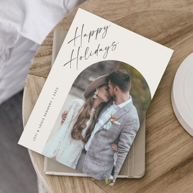 Cartes Pour Fêtes Annuelles Simple Script Boho Arch Joyeux  (A modern script photo happy holiday card with boho arch and minimalist typographic layout.)