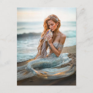 Cartes Pour Fêtes Annuelles Sirène assise sur une plage océanique avec coquill