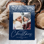 Cartes Pour Fêtes Annuelles Snowdrift Joyeux Noël Marine Photo Bleue<br><div class="desc">Carte de vacances unique et moderne avec des flocons de neige en chute blanche au sommet du design avec un arrière - plan de la marine festive. Votre photo carré est affichée au milieu du design avec le message de bienvenue "Joyeux Noël", dans un script de calligraphie blanc tendance montré...</div>