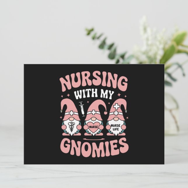 Cartes Pour Fêtes Annuelles Soins avec mes Gnomies Gnome Infirmière Vie Saint- (Debout devant)