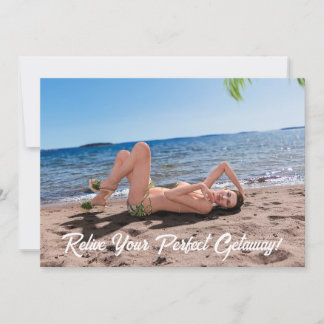 Cartes Pour Fêtes Annuelles Spring Break Girl Lying on Sandy Beach