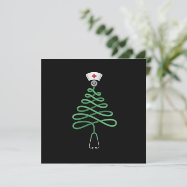 Cartes Pour Fêtes Annuelles Stéthoscope Arbre de Noël Infirmière Tenue de Noël (Debout devant)