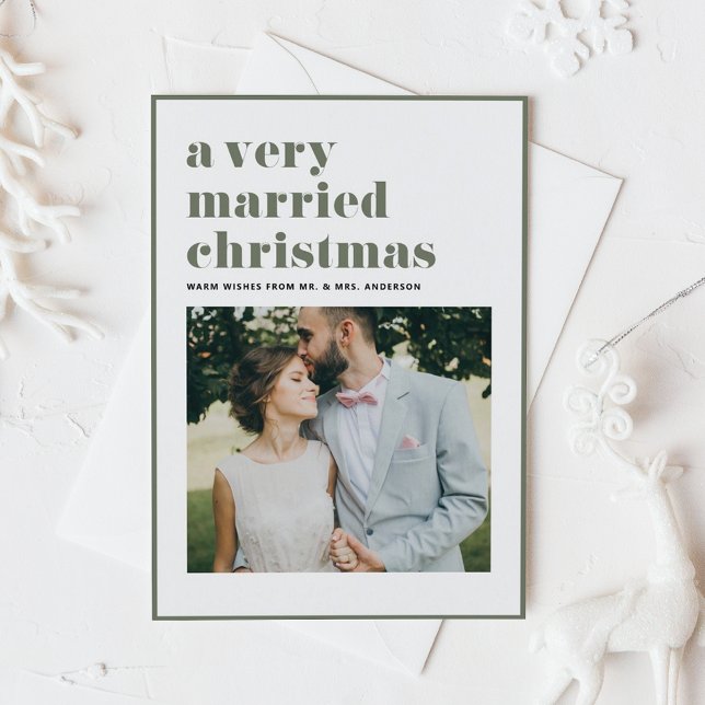 Cartes Pour Fêtes Annuelles Taupe Green Marié Noël Mariage photo moderne (A Very Married Christmas Photo Wedding Christmas Card.)