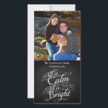 Cartes Pour Fêtes Annuelles Tout est Calme Chalkboard Noël<br><div class="desc">Tout est calme, tout est lumineux. Carte photo à un côté avec orientation verticale. Tableau noir gris fusain arrière - plan avec un style design à la craie avec des mots du célèbre carol de Noël, Silent Night. Un joli article sentimental et touchant pour rappeler la beauté et l'élégance de...</div>