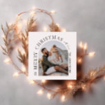 Cartes Pour Fêtes Annuelles Typographie moderne photo collage Noël<br><div class="desc">Carte de vacances de Noël de montage photo minimaliste moderne de forme abstraite. Audacieux sur la conception des tendances. Une partie d'une collection de vacances.</div>