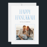 Cartes Pour Fêtes Annuelles Typographie simple moderne de Joyeux Hanukkah sur<br><div class="desc">Une carte de vœux photo moderne pour Hanukkah avec un design simple. "Joyeux Hanukkah" est dans une police de caractères serif moderne et élégante. 

Téléchargez votre propre photo. Au verso de la carte,  vous pouvez entrer un message plus long.</div>