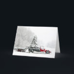 Cartes Pour Fêtes Annuelles Un Camion Couvert De Neige Se Trouve Dans Un Champ<br><div class="desc">Un camion couvert de neige est installé dans un champ pendant la période des fêtes de Noël © et ® Bigstock® - Tous droits réservés.</div>