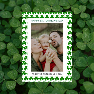 Cartes Pour Fêtes Annuelles Un shamrock chanceux minimaliste, photo de la fête