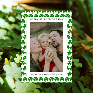 Cartes Pour Fêtes Annuelles Un shamrock chanceux minimaliste, photo de la fête