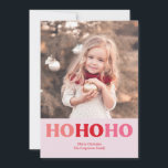 Cartes Pour Fêtes Annuelles Vacances simples et modernes | Photo rouge et rose<br><div class="desc">Cette simple carte de vacances mignonne comprend le texte qui ho dans une police de style rétro moderne. Il y a un endroit sur le devant pour que vous mettiez un petit message et votre nom. Le dos est orné d'une grande photo. Autres couleurs et mises en page disponibles dans...</div>