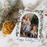 Cartes Pour Fêtes Annuelles Vert rose vif moderne Arc botanique 1 Photo<br><div class="desc">Cette collection présente des fleurs rose vif d'aquarelle,  des baies et de la verdure hivernale avec typographie moderne et élégante,  avec un motif botanique d'hiver.</div>