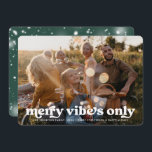 Cartes Pour Fêtes Annuelles Vibes de plaisance uniquement | Vacances de Noël R<br><div class="desc">Magnifique carte avec typographie rétro amusante et une photo pleine image à l'avant avec place pour un message personnalisé à l'arrière. Noël est un temps de paix et de magie, un merveilleux séjour rempli de confort et de joie. Ajoutez votre libellé personnalisé à cette conception à l'aide des cases "Modifier...</div>
