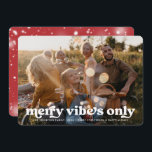 Cartes Pour Fêtes Annuelles Vibes de plaisance uniquement | Vacances de Noël R<br><div class="desc">Magnifique carte avec typographie rétro amusante et une photo pleine image à l'avant avec place pour un message personnalisé à l'arrière. Noël est un temps de paix et de magie, un merveilleux séjour rempli de confort et de joie. Ajoutez votre libellé personnalisé à cette conception à l'aide des cases "Modifier...</div>