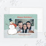 Cartes Pour Fêtes Annuelles Vintage Aqua Winter Snowman Happy Holidays Photo<br><div class="desc">Le design carte photo du paysage "Happy Holidays" présente une scène hivernale enneigée avec des flocons de neige en chute et un bonhomme de neige heureux habillé d'un chapeau et d'une écharpe. Personnalisez avec votre photo et votre salutation personnalisée ci-dessous. Vintage aqua bleu / vert, orange / rouge et blanc...</div>