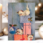 Cartes Pour Fêtes Annuelles Vintage Christmas Kittens and Gions<br><div class="desc">Vintage Christmas Kittens and Gifts Holiday Card . Ce design comprend trois chatons jouant sur une tour de cadeaux de Noël. Quelle belle scène de vacances rétro. Personnalisez ce design personnalisé avec votre propre salutation intérieure.</div>