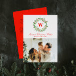 Cartes Pour Fêtes Annuelles Vintage Christmas Wreath Monogramme Photo<br><div class="desc">Une élégante couronne de saints et de faux accents nom de famille une lettre monogramme sur cette carte de vacances de Noël photo paysage unique dans les tons classiques de rouge et vert. Ajoutez un message personnalisé plus long à l'arrière de la carte pour plus d'options de personnalisation et faites...</div>