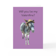 Violette l'âne dans le chapeau de paille avec des