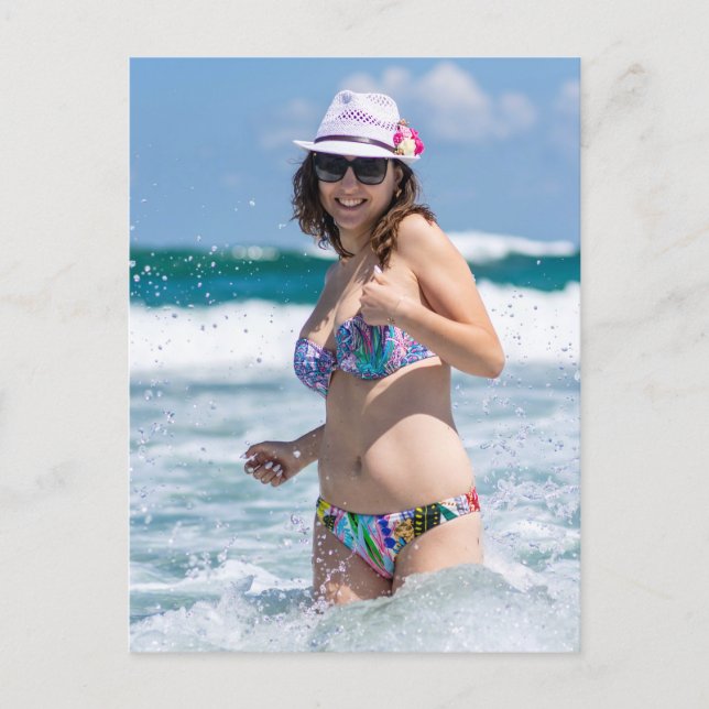 Cartes Pour Fêtes Annuelles Woman Enjoying A Day At The Beach (Devant)