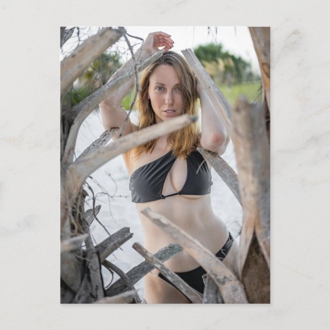 Cartes Pour Fêtes Annuelles Woman In A Black Bikini By Beach (Devant)