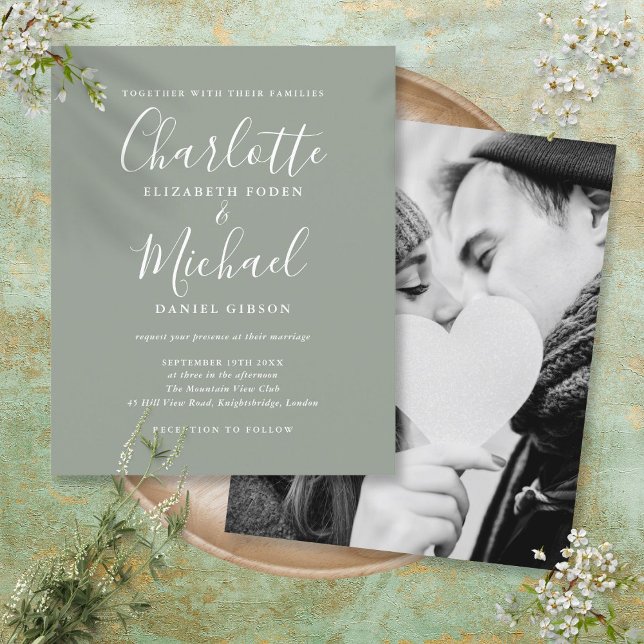 Carton d'invitation de mariage photo de script de  (Budget Sage Green Script Photo Wedding Invitation)