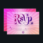 Cartons Réponse Bat mitzvah Gras Rétro Boho rose orange dégradé<br><div class="desc">Soyez fier, réjouissez-vous et présentez cette étape importante de votre Bat mitzvah préféré ! Inclure cette carte d'insertion professionnelle, rétro, personnalisée RSVP pour votre événement. Une typographie rose et violette foncée et amusante, tendance et audacieuse, avec une typographie sans serif moderne, recouvre un arrière - plan de rayons orange pop...</div>