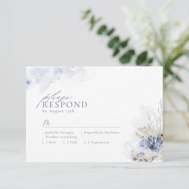 Cartons Réponse Bleu aquarelle corail & coquillages plage mariage (Debout devant)