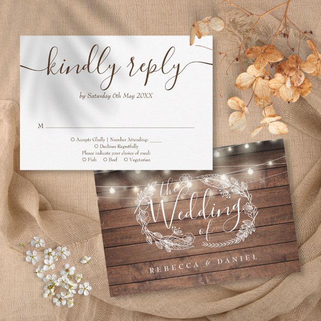 Cartons Réponse Bois rustique éclaire le script de floraison (Rustic Wood String Lights Floral Script RSVP Card)