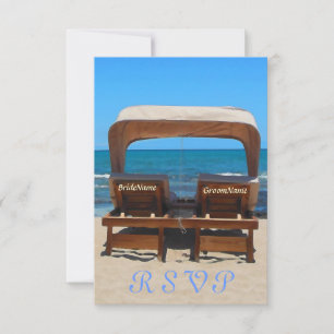 Cartons Réponse Chaises de mariage sur la plage dans le sable