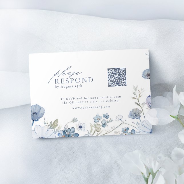 Cartons Réponse Code QR de mariage élégant aux fleurs sauvages ble (Dusty Blue Elegant Wildflower Wedding QR code RSVP Card)
