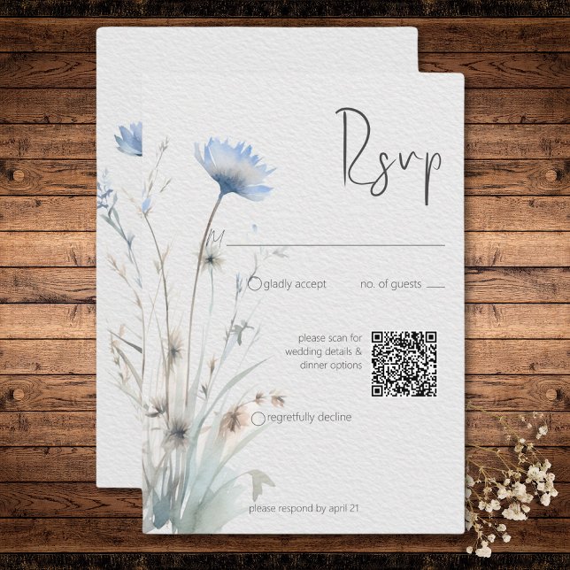 Cartons Réponse Dusty Blue Meadow Fleurs sauvages Moderne QR Code (Dusty Blue Meadow Wildflowers Modern QR Code RSVP Card)