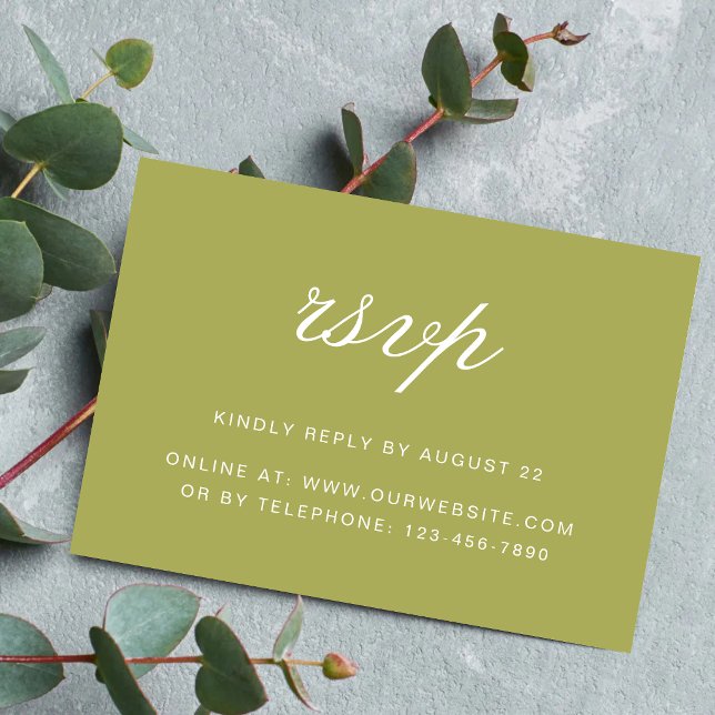 Cartons Réponse Élégant mariage vert olive écriture (Elegant olive green script RSVP cards make guest responses effortless and beautifully refined.)