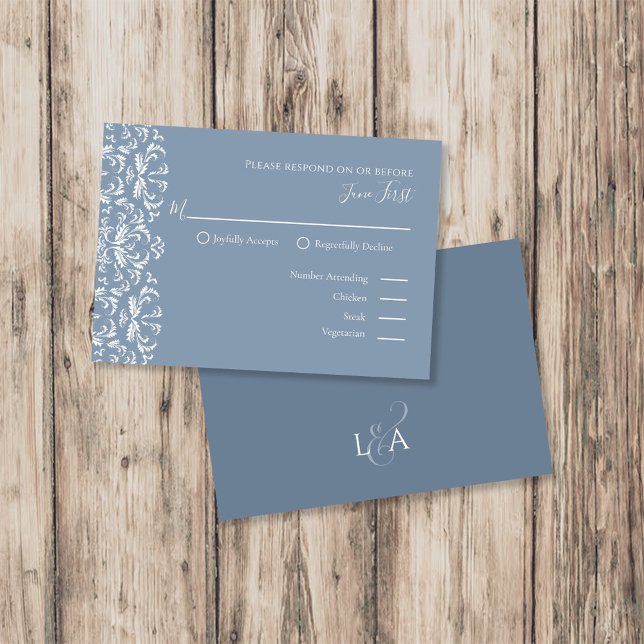 Cartons Réponse Élégante Moderne Bleu Poussiéreux Filigrane Répons (Elegant dusty blue RSVP wedding card with modern filigree design and clean typography.)