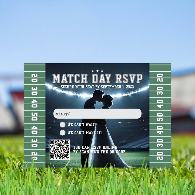 Cartons Réponse Football Match Code QR Mariage (Close up view game day wedding stadium romance championship love football wedding RSVP card)
