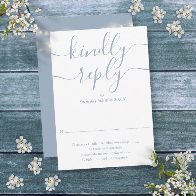 Cartons Réponse Lumières de chaîne de script bleu poussiéreux Mari (Dusty Blue Script String Lights Wedding RSVP Card)