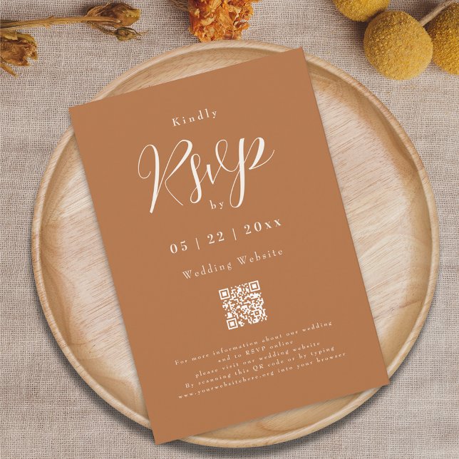 Cartons Réponse Mariage de script élégant en terre cuite moderne (Terracotta and beige elegant script QR code wedding RSVP card)