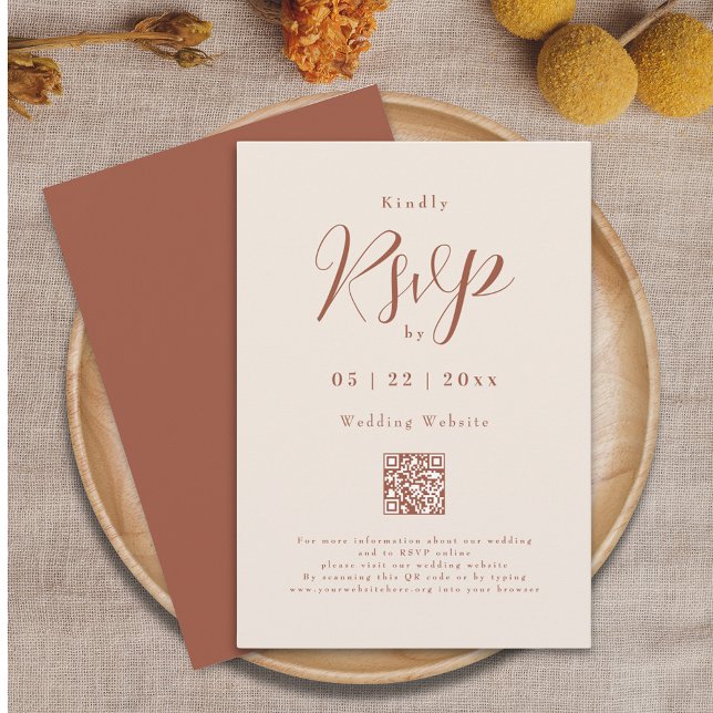 Cartons Réponse Moderne Mariage Élégant Script Beige Orange Brûlé (Burnt orange and beige elegant script wedding invitation rsvp qr code enclosure card)