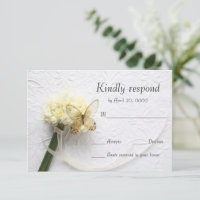 Papillon sur bouquet de fleurs