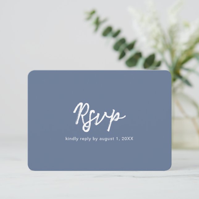 Cartons Réponse Polices simples Dusty Blue Bold Mariage moderne (Debout devant)